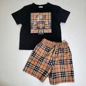 Burberry Black T-Shirt and Plaid Shorts Set. 4Y